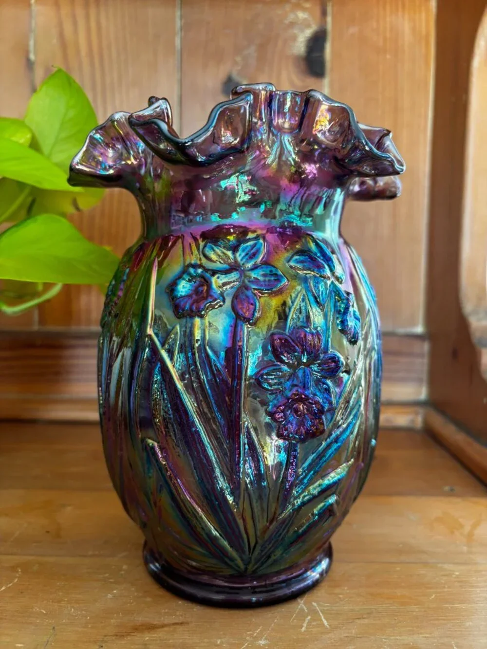 Vintage Fenton Amethyst Carnival Glass Daffodil Vase 8